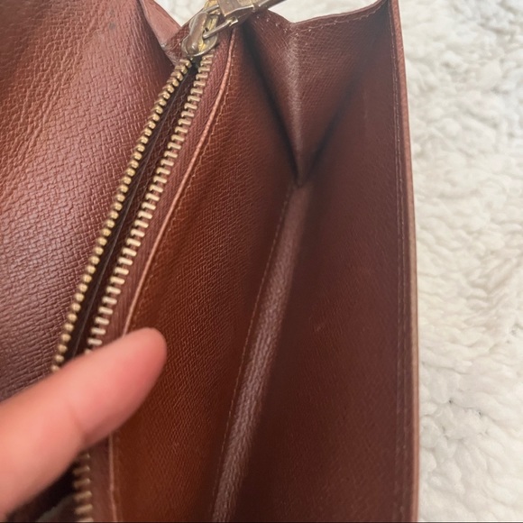 Authentic Louis Vuitton Compact wallet in Monogram - Picture 6 of 12